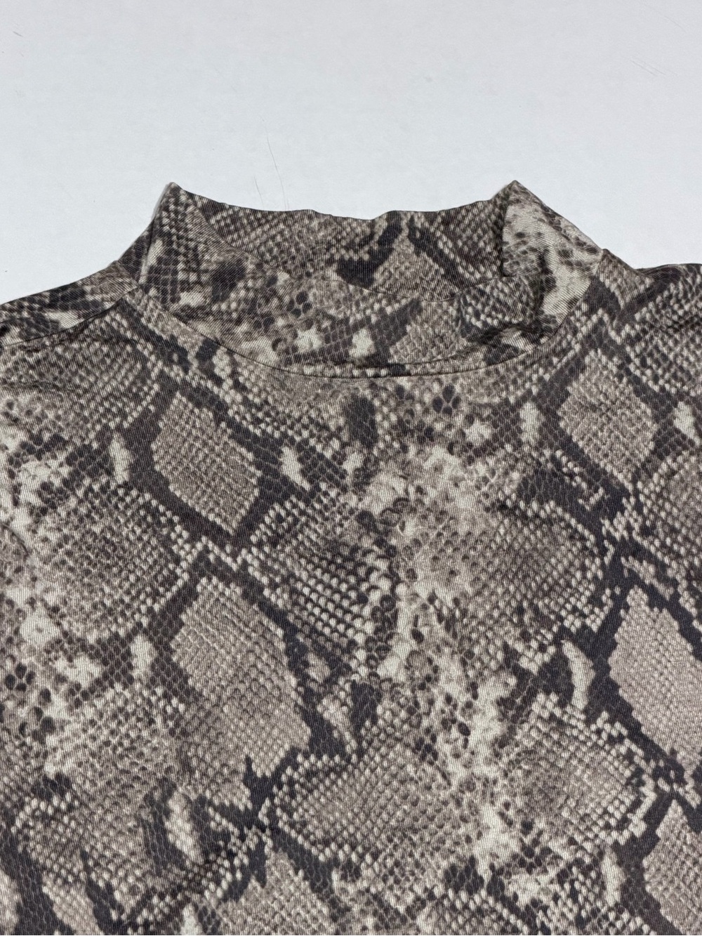 Reitmans Brown and Black Snake-Print Mock Neck Top 🐍 - Picture 5 of 6